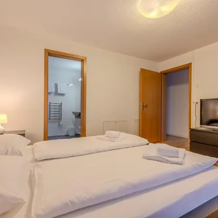 アパート Chalet Apartments Iseltwald イゼルトヴァルト