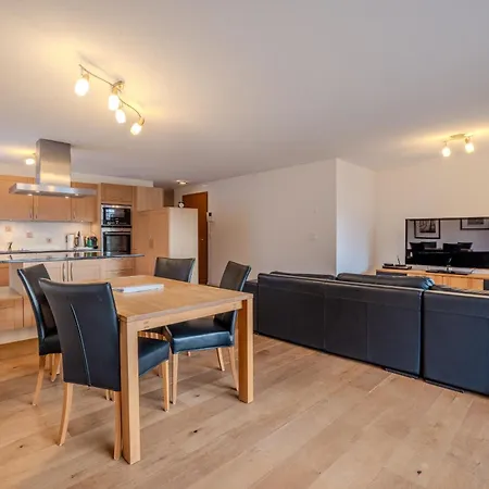 Chalet Apartments Iseltwald * イゼルトヴァルト