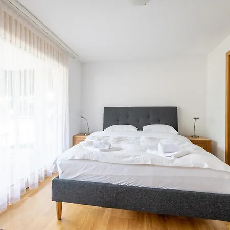 Chalet Apartments Iseltwald * איסלטואלד