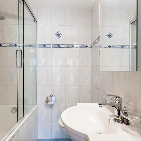 Chalet Apartments Iseltwald דירה